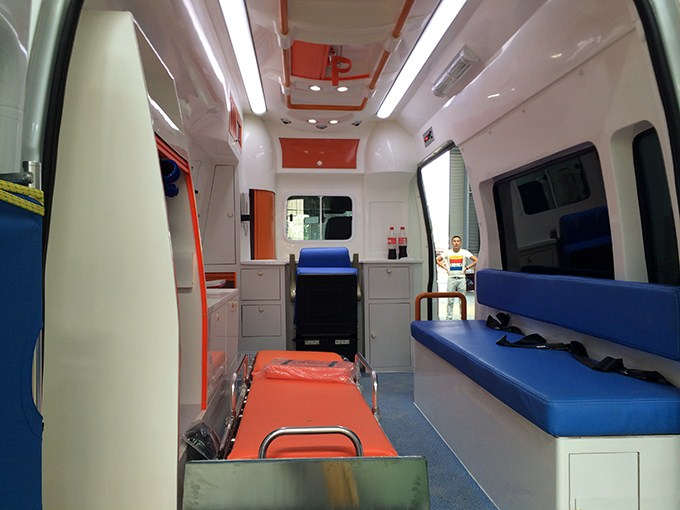 福特V348長軸超人高頂監護型救護車 福特V348長軸超人高頂監護型救護車