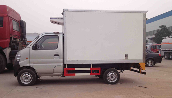 湖北程力冷藏車價格不同使用的材料就不同,價格決定質(zhì)量